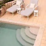 Ellen View A Heated Pool Luxury Вілла Адехе