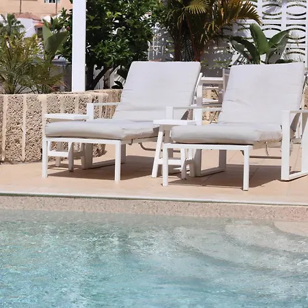Ellen View A Heated Pool Luxury Вілла Адехе