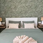 Ellen View A Heated Pool Luxury Vila