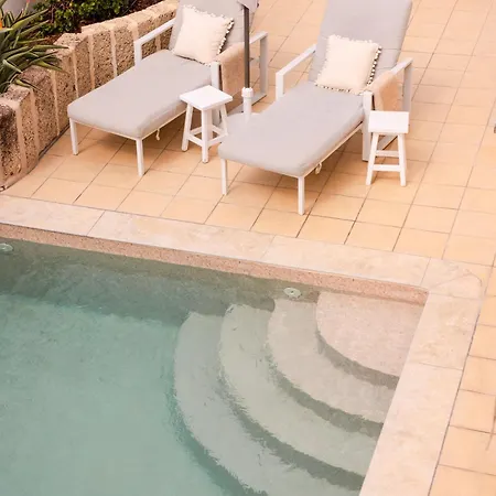 Ellen View A Heated Pool Luxury Вілла Адехе