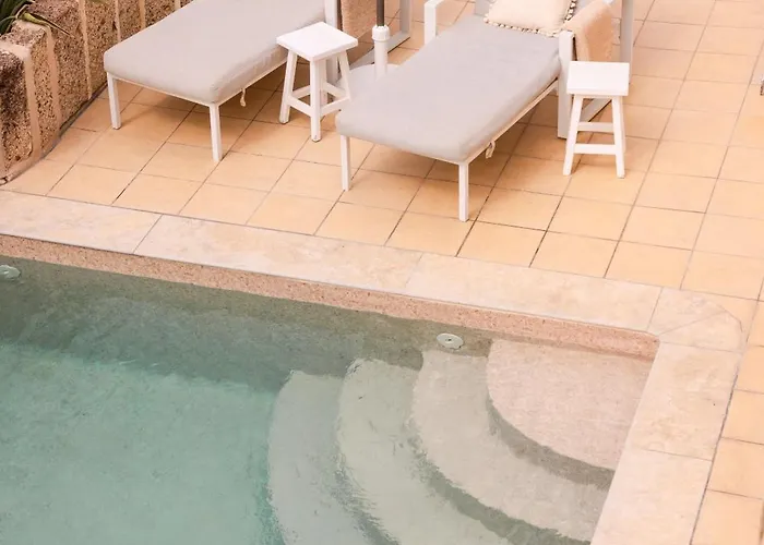 Ellen View A Heated Pool Luxury Вілла Адехе