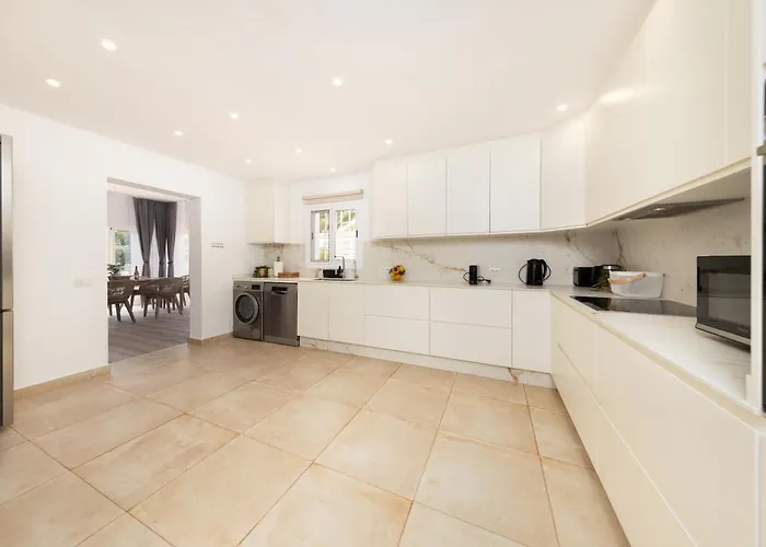 Ellen View A Heated Pool Luxury Вілла