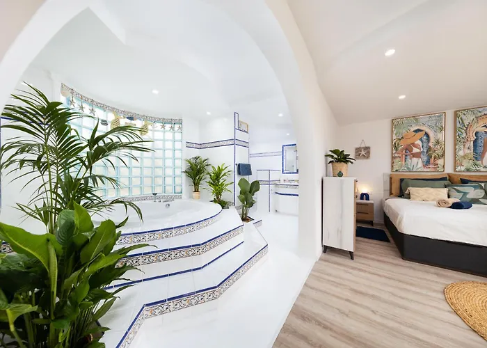 Ellen View A Heated Pool Luxury Адехе